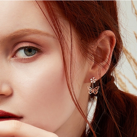 New Silver Dancing Butterfly Drop Earrings - Picture 2 of 6